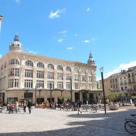 Hyper Centre アパート *